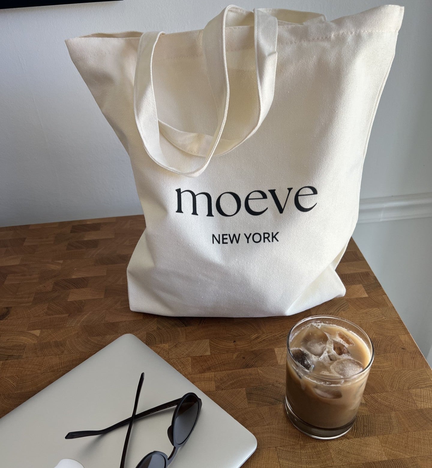Moeve Tote Bag